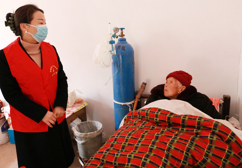 170941-327330.jpg 走訪慰問(wèn)特困戶.jpg