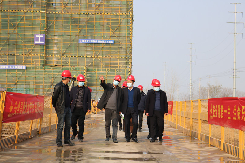 建工股份副總經(jīng)理、安建建材黨委書記、董事長張鍵赴蚌埠建材產(chǎn)業(yè)園項目調(diào)研指導(dǎo)照片.jpg